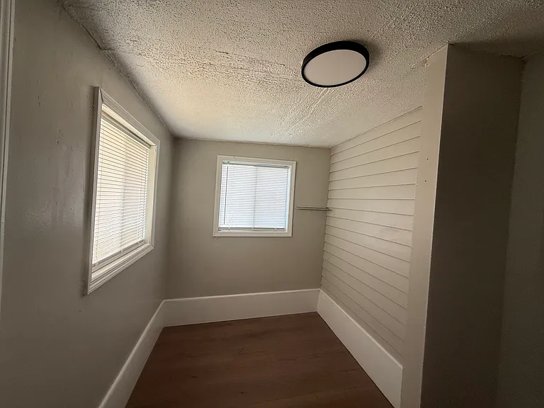 2042 Lee Ave — Photo 14