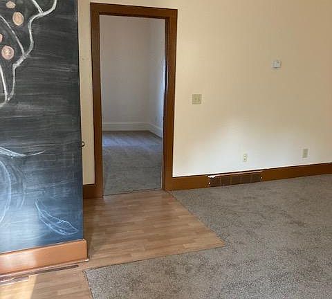 3rd image of 3700 Woodbine Ave APT 3