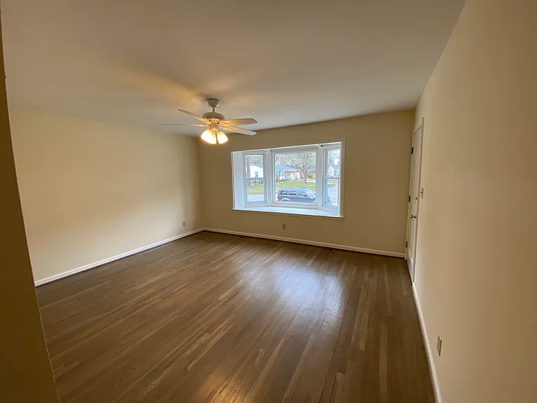 218 Mona Dr — Photo 8