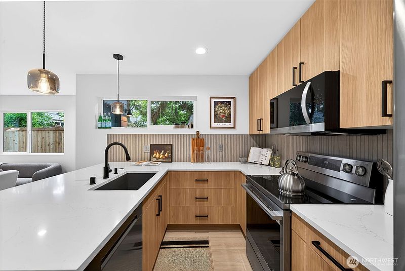 3rd image of 8510 15th Avenue NE