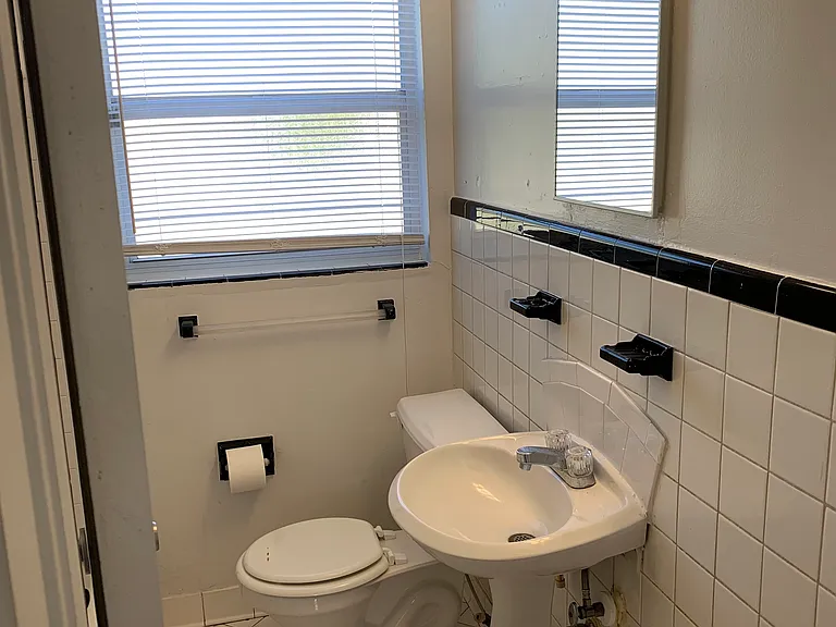 4220 Woodmere St #4220 — Photo 4