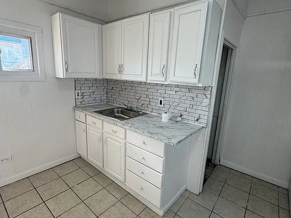 375 Grove St, Scranton, PA 18508