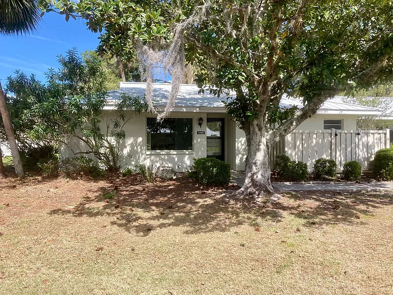 11499 W Bayshore Dr — Photo 2