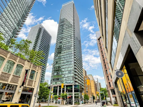 38 Grenville St #4407, Toronto, ON M4Y 1A5