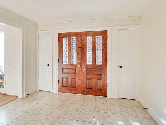 Foyer with 2 coat closets