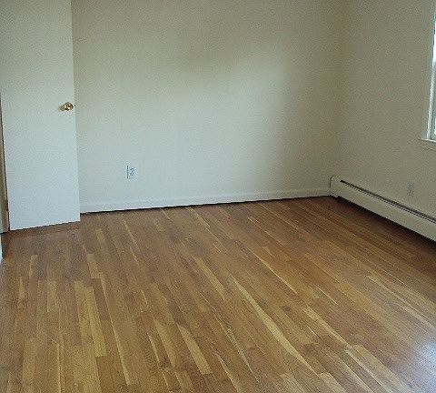 3rd image of 86 Shore Road # Fl 1ST