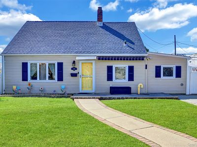 10 Barnyard Lane, Levittown, NY, 11756