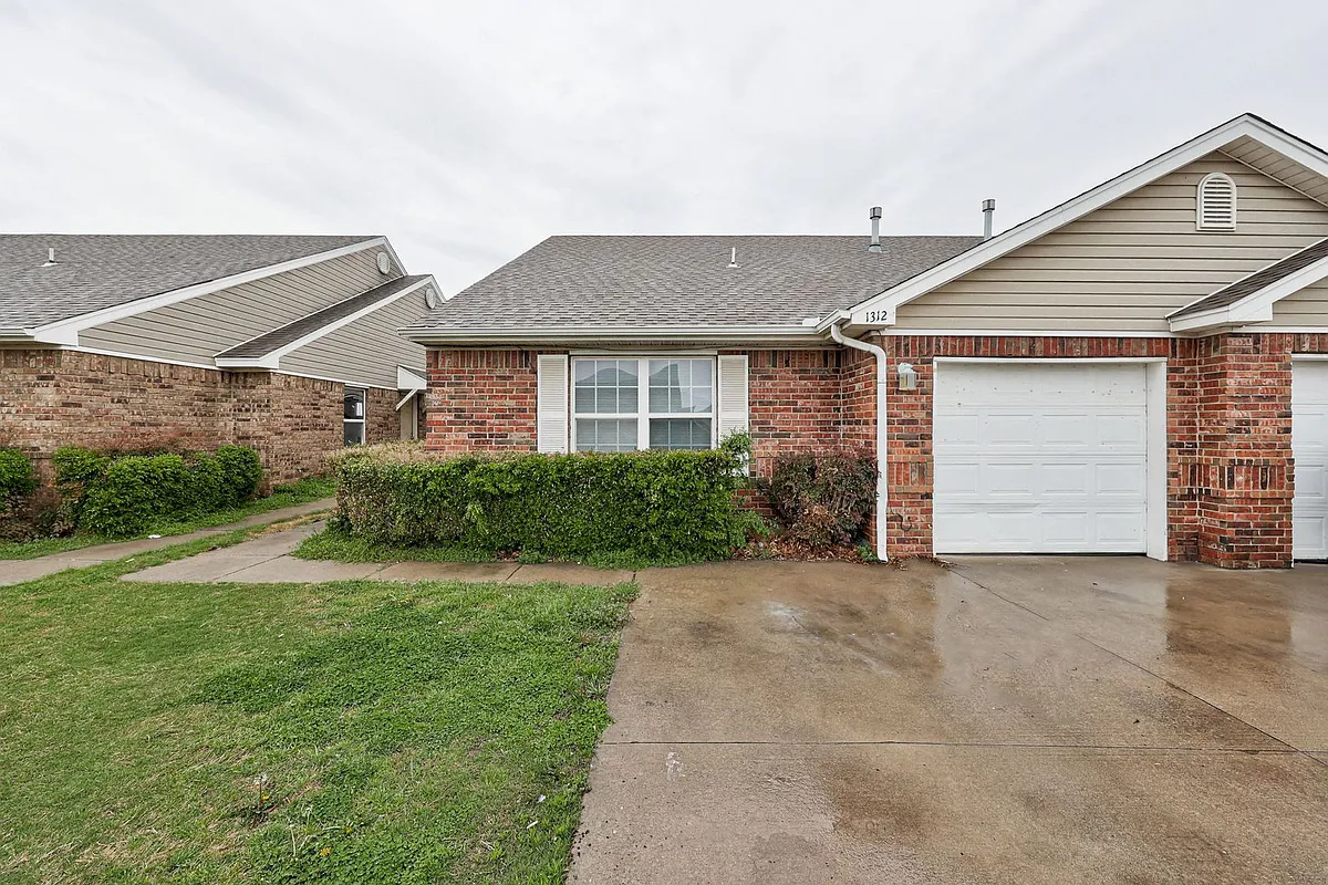 Building Photo - 1310 Commerce Dr #1312
