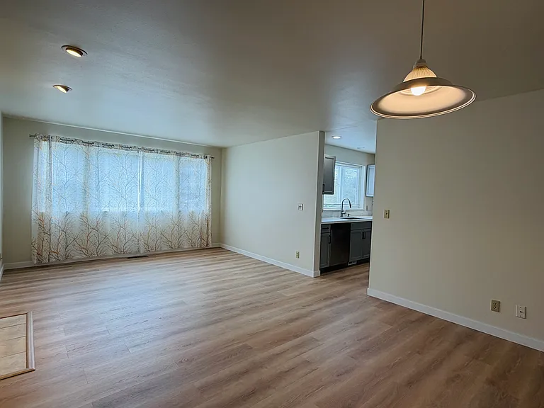 282 2nd Ave SE — Photo 4