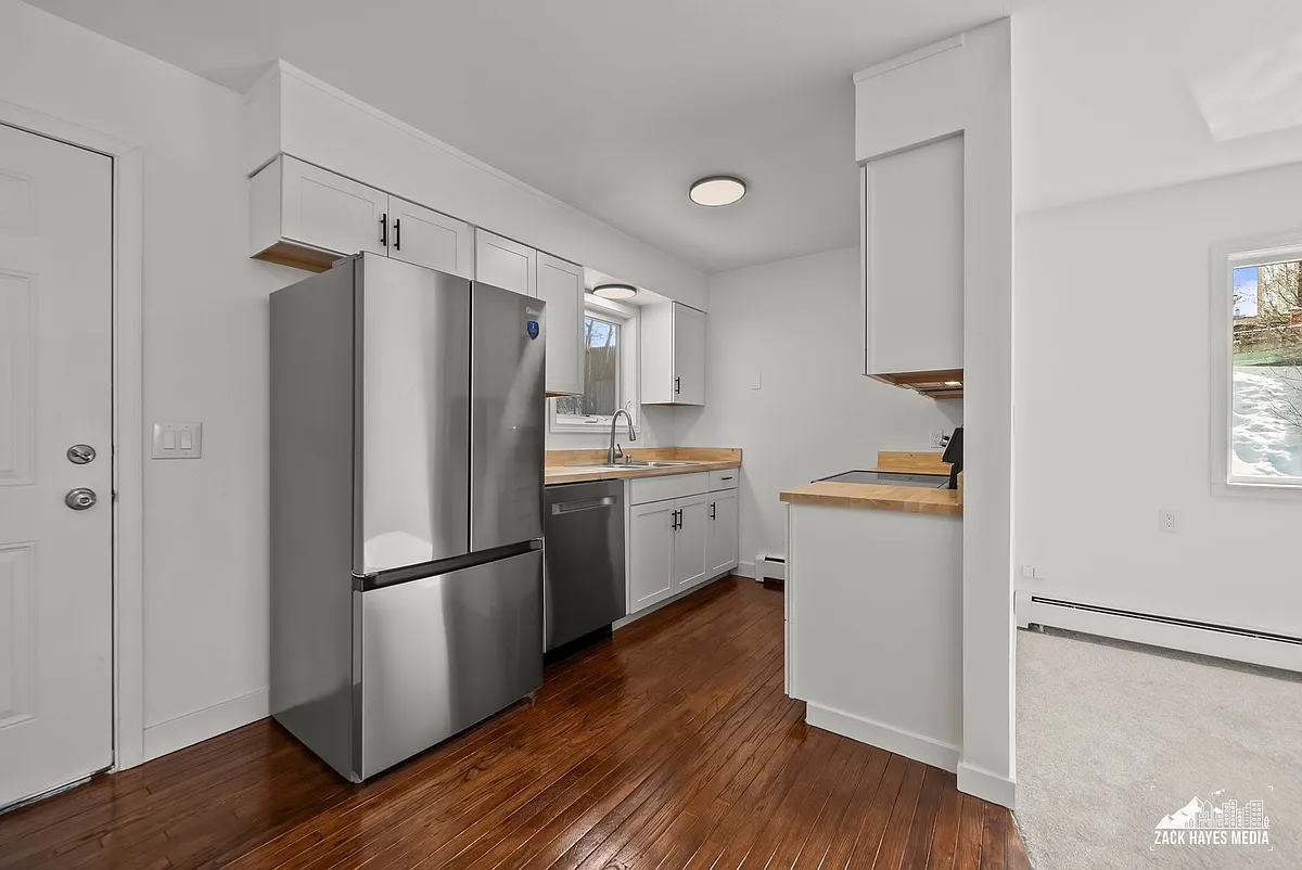 Building Photo - 436 E 11th Ave #24
