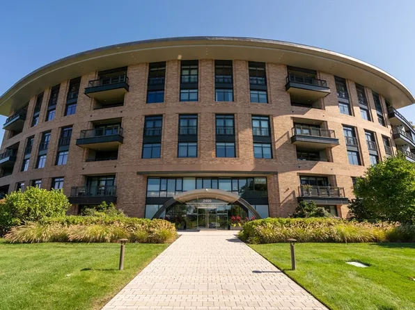 2400 Beacon St Unit 203, Chestnut Hill, MA 02467