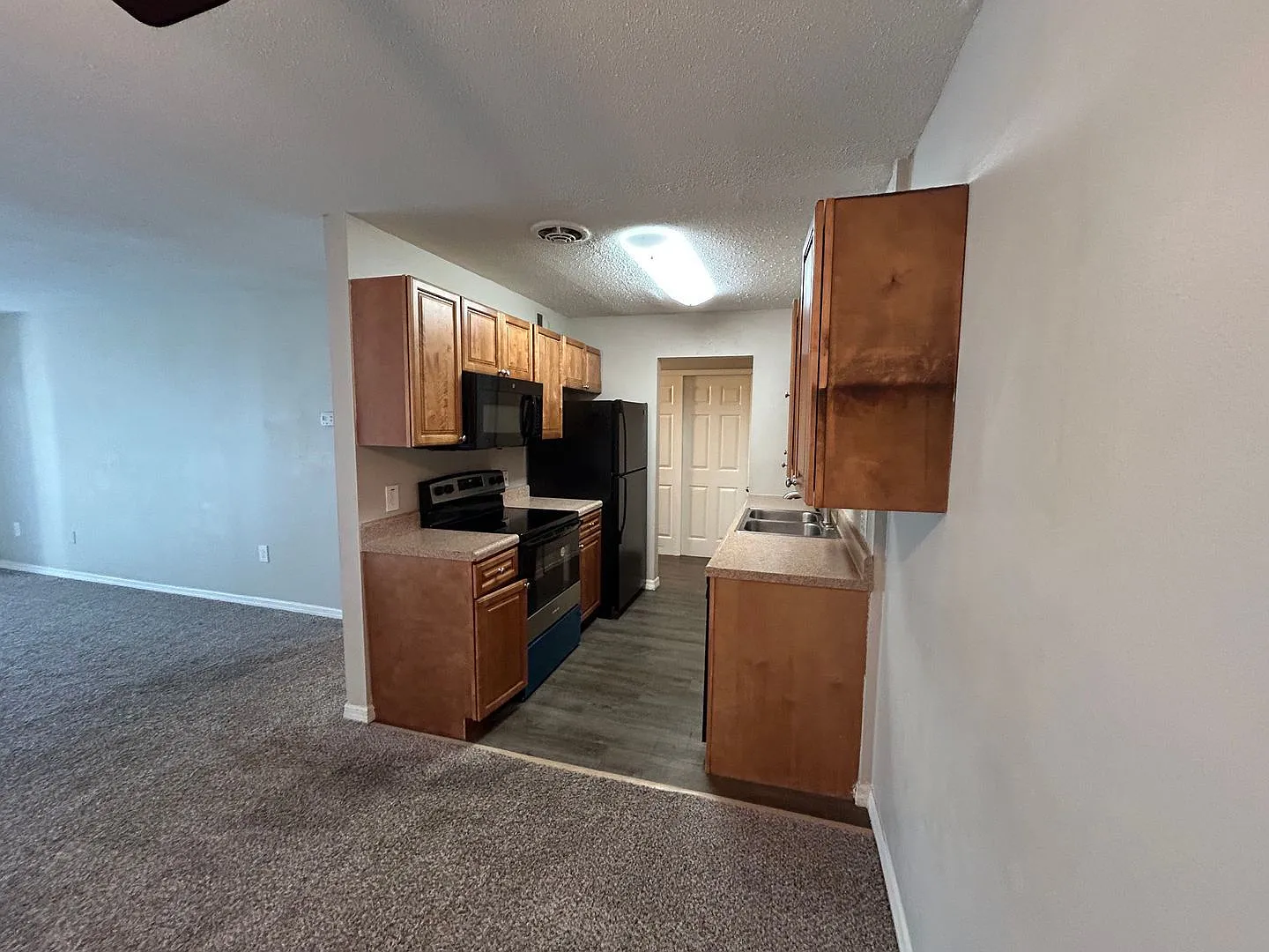 2 bed, 1.0 bath, 881 sqft, $1,485 — Photo 4