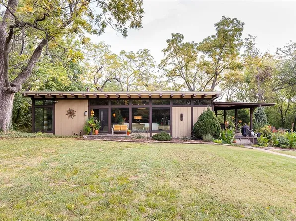 6834 Manchester Ave, Kansas City, MO 64133