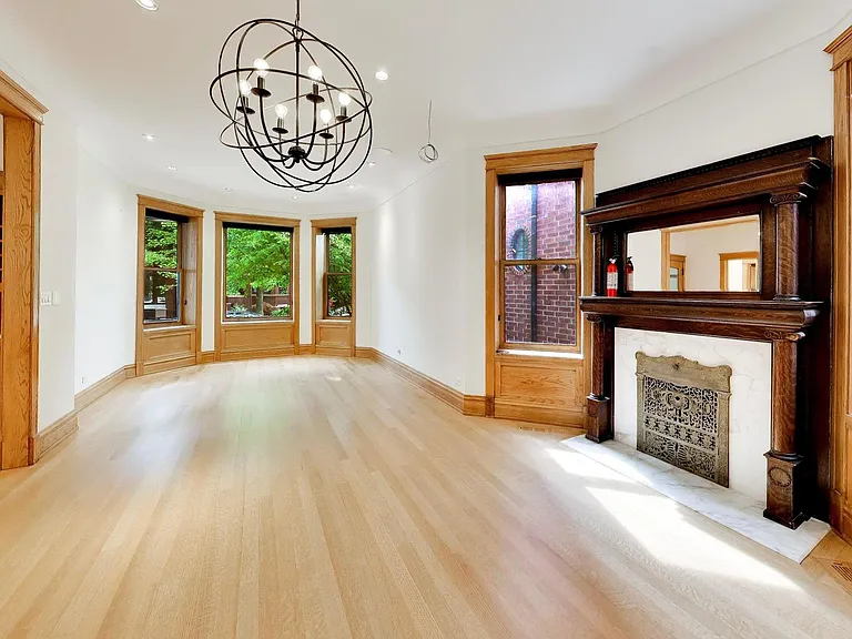 3752 N Wayne Ave — Photo 2