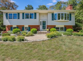 9 Shadow Ln, Hopewell Junction, NY 12533