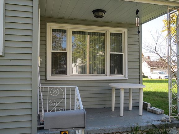 2nd image of 2033 Berkley Pl