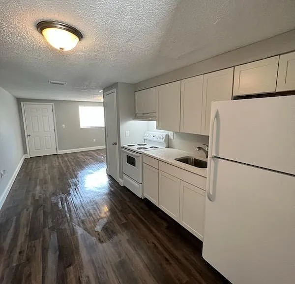 908 W 35th Ave #B — Photo 3