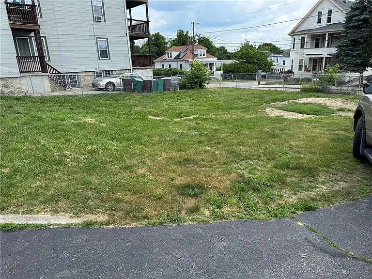 107 Mount Saint Charles Ave #2 — Photo 12