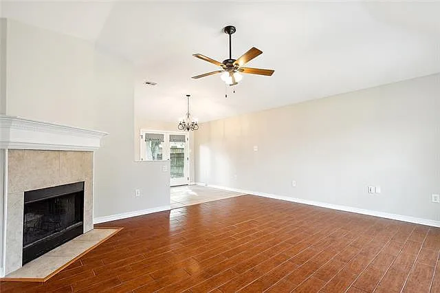3 bed, 2.0 bath, 1205 sqft, $1,650 — Photo 2