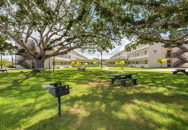 Wakea Garden Apartments exterior buildings and yard