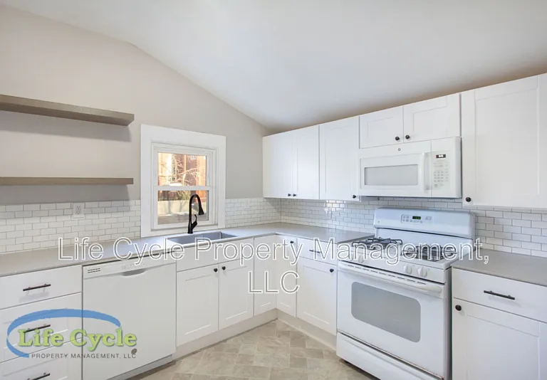 160 Carrier St NE #2 — Photo 7
