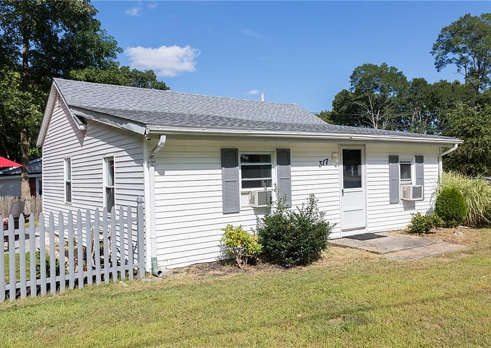 1st image of 317 Namquid Dr