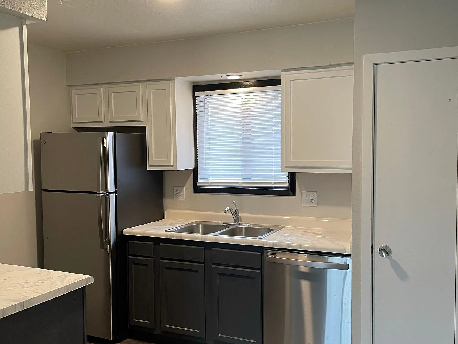 2 bed, 100 sqft, $1,588 — Photo 2