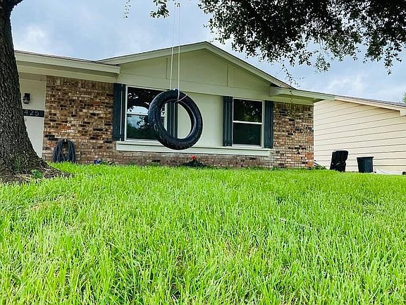 2nd image of 425 Southlake Dr