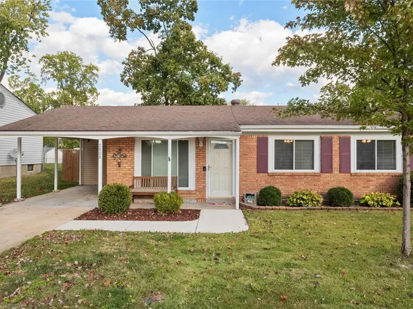 2820 Sugar Tree Ln, Maryland Heights, MO 63043