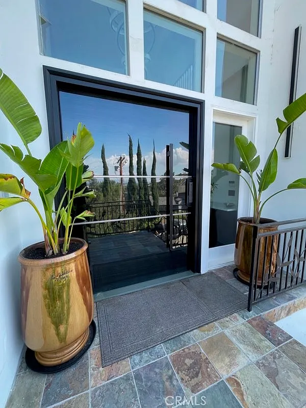 5 bed, 4.5 bath, 4560 sqft, $19,000 — Photo 3