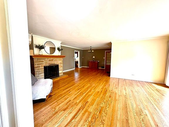 5th image of 17W163 Oak Ln