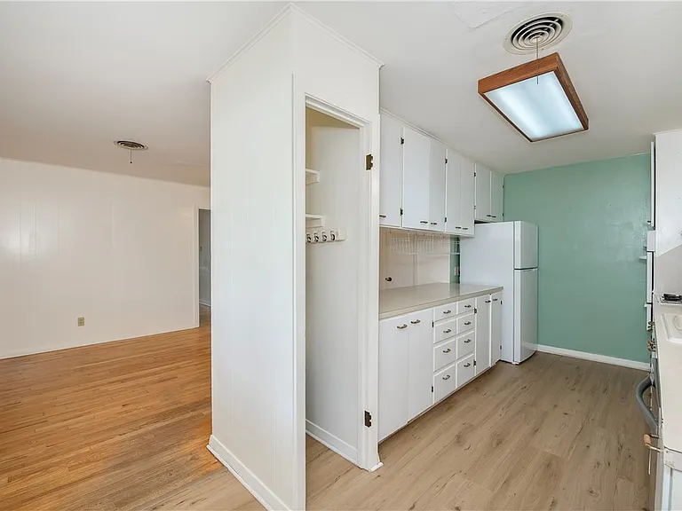 501 Helena St — Photo 8