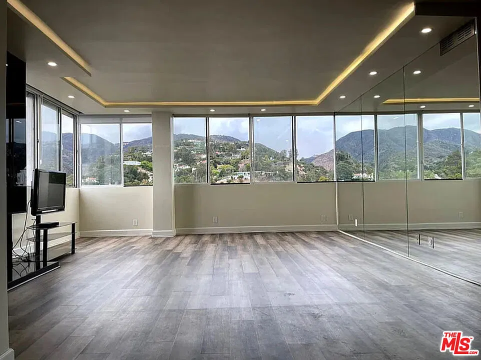 17352 W Sunset Blvd — Photo 3