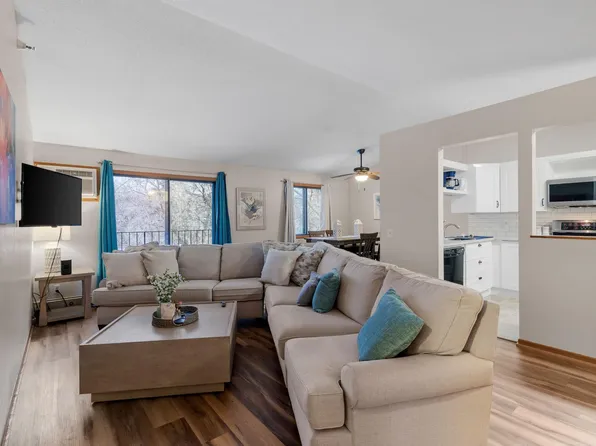 4151 Boone Ave N APT 203, New Hope, MN 55427