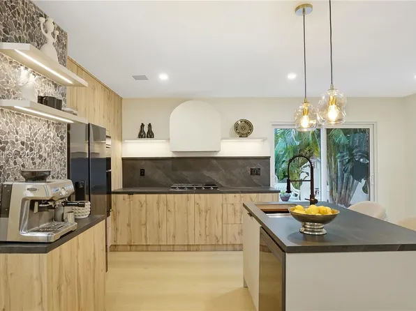 2749 NE 10th Ave, Wilton Manors, FL 33334