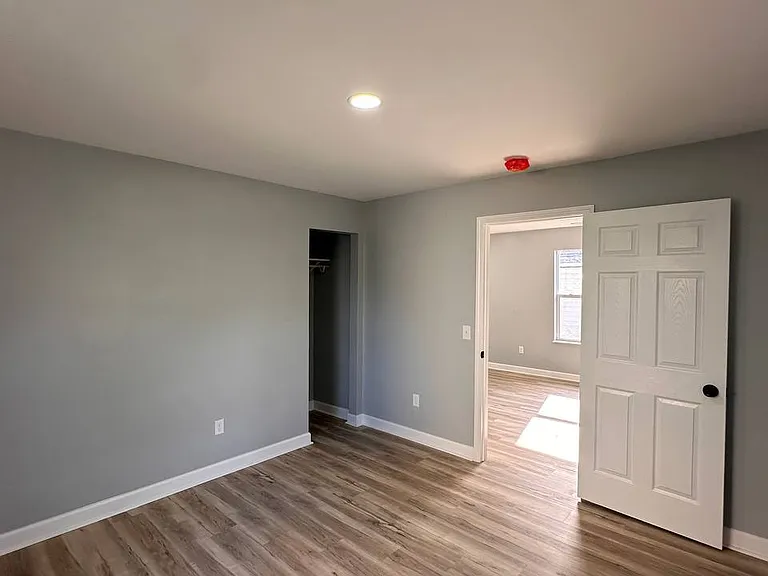1107 E Mulberry St — Photo 9