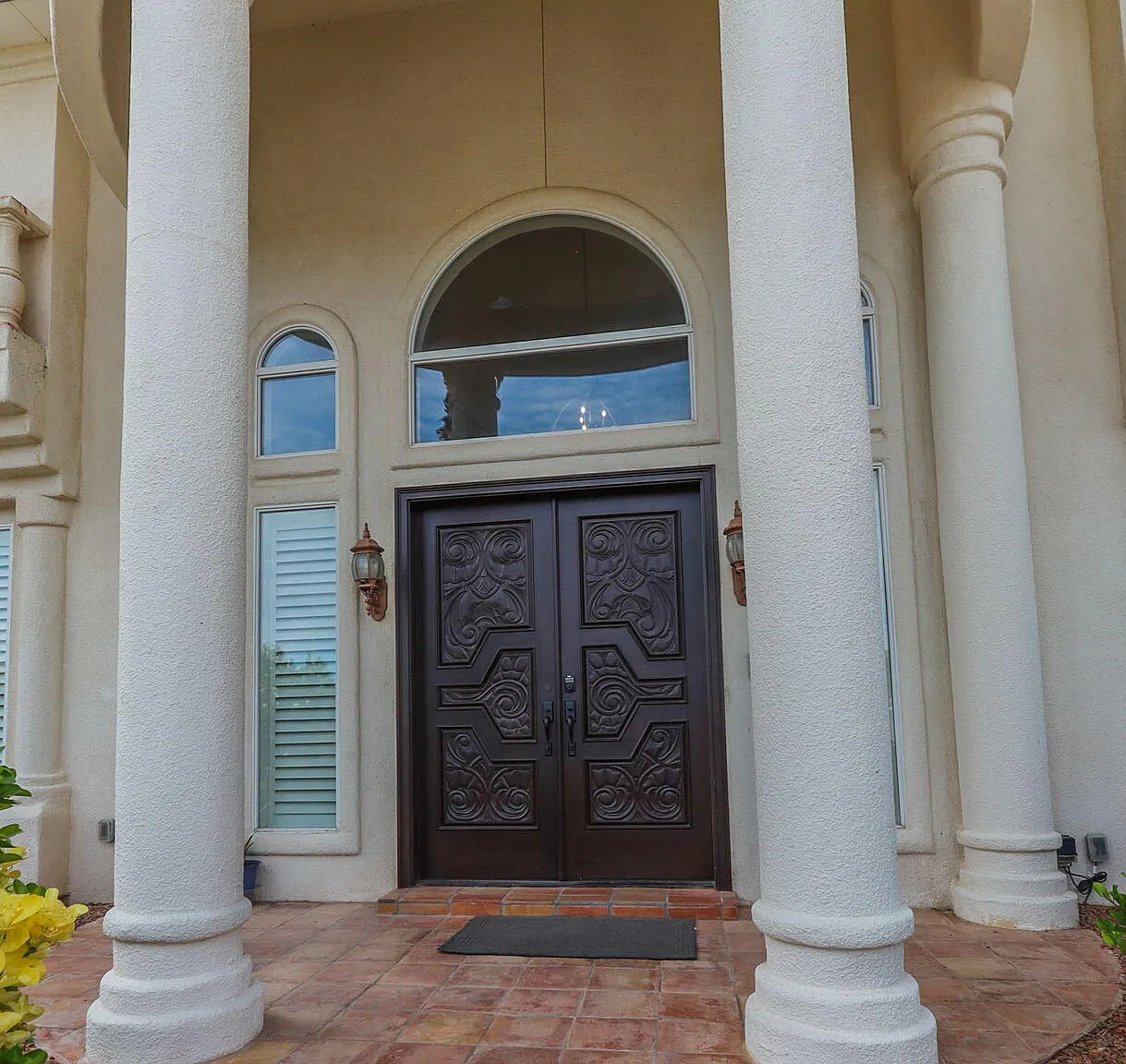 6 bed, 6.0 bath, 5495 sqft, $8,000 — Photo 2