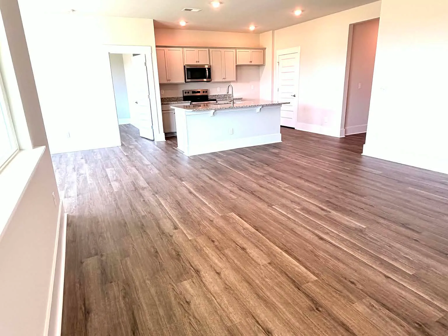 3 bed, 1620 sqft, $2,300 — Photo 4
