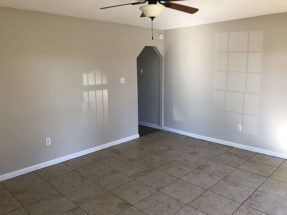 2nd image of 642 Valley Springs Dr