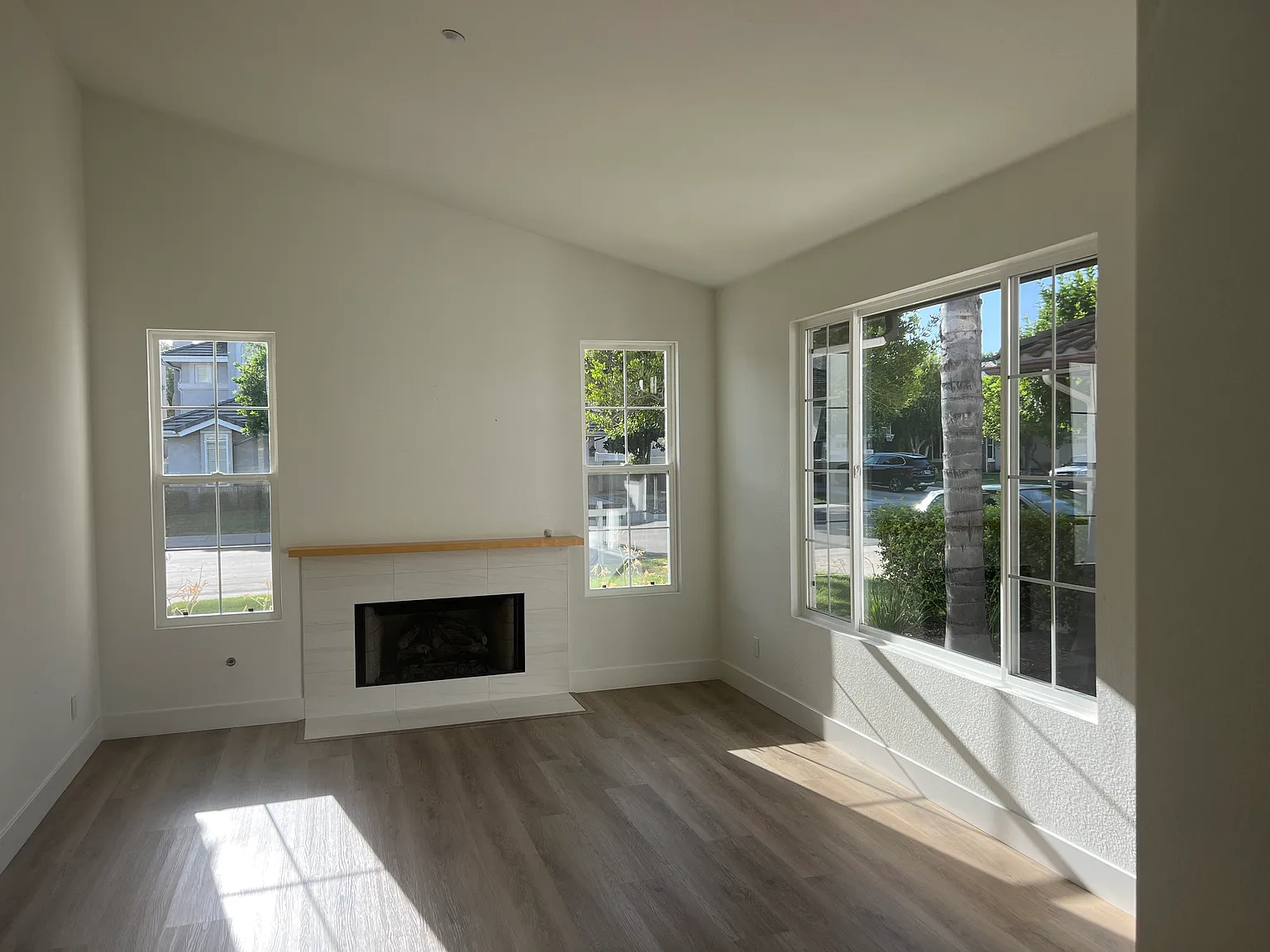 5 bed, 3340 sqft, $7,500 — Photo 3