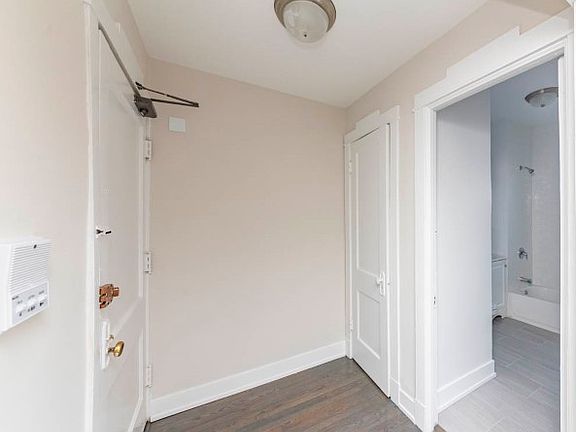 4th image of 2650 N Milwaukee Ave #2-2638