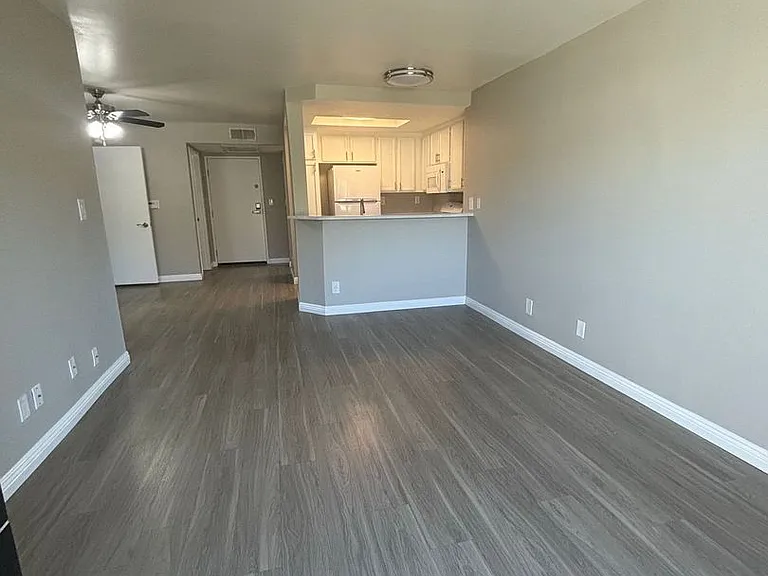 Laurel Canyon, 4500 — Photo 31
