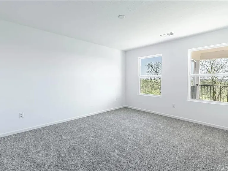 5239 Hazeltine Ln — Photo 11