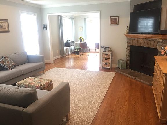 3rd image of 421 W Radiance Dr