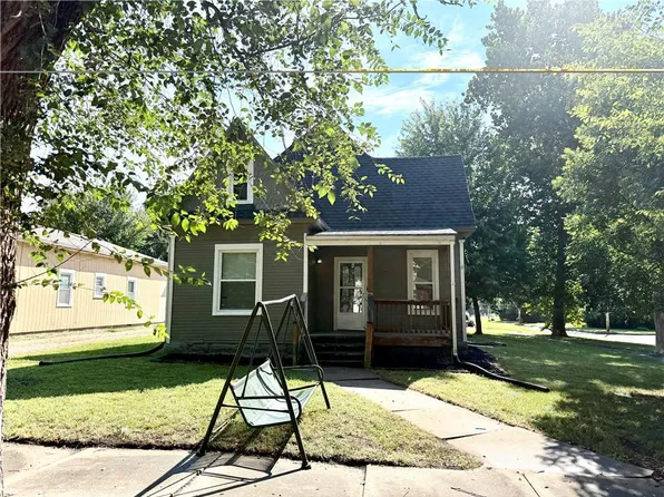 843 S Sycamore St, Ottawa, KS 66067