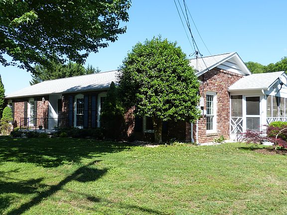 4th image of 204 Essex Dr