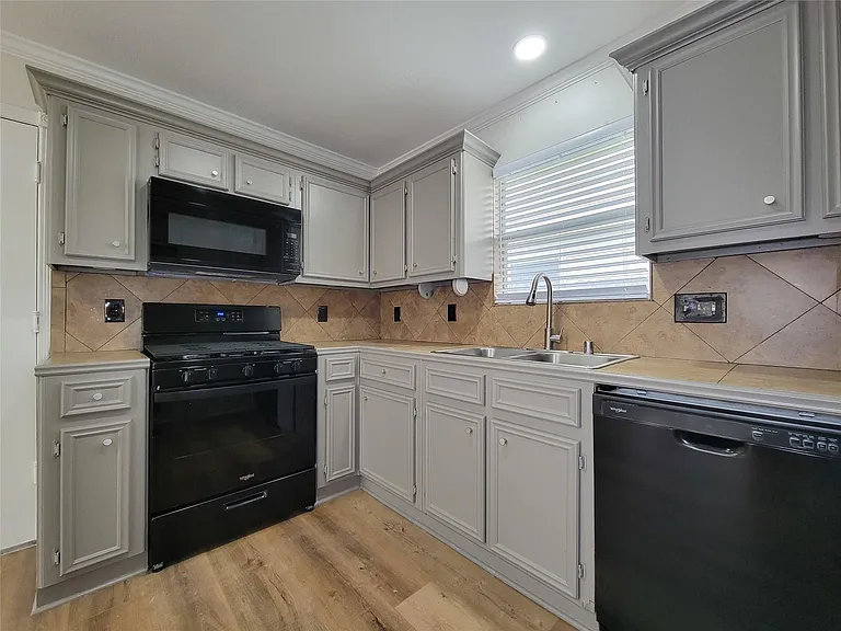 3658 Villa Glen Dr — Photo 36