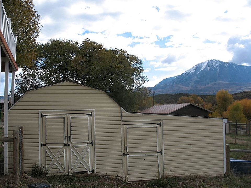 Barn w/ view of Mt Lamborn