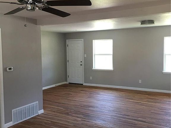 2nd image of 5824 Circular Dr