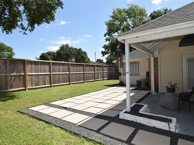 22922 Glenover Dr — Photo 29